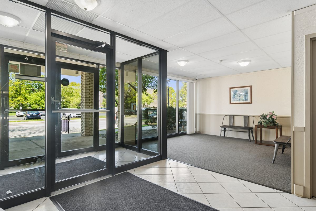 9701 N Dee Road #6N, Niles, IL 60714