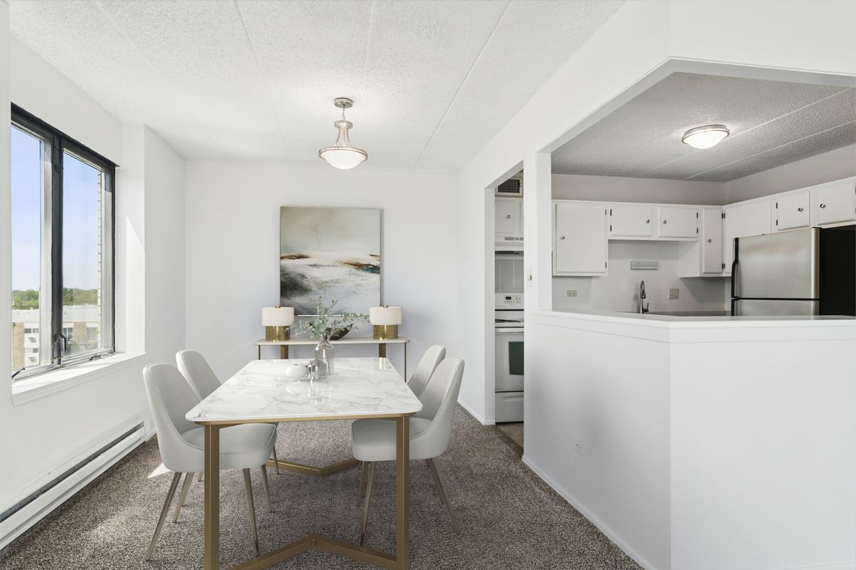 9701 N Dee Road #6N, Niles, IL 60714
