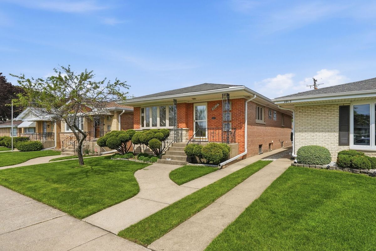 4917 Oriole Avenue, Harwood Heights, IL 60706