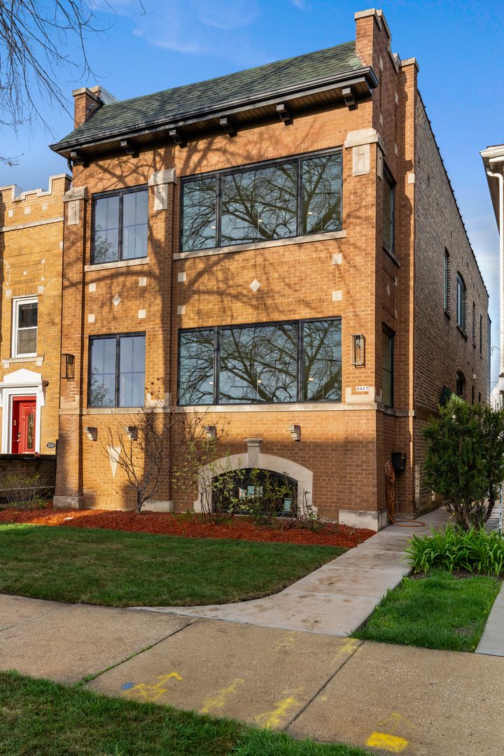 3317 AVERS Avenue, Chicago, IL 60618