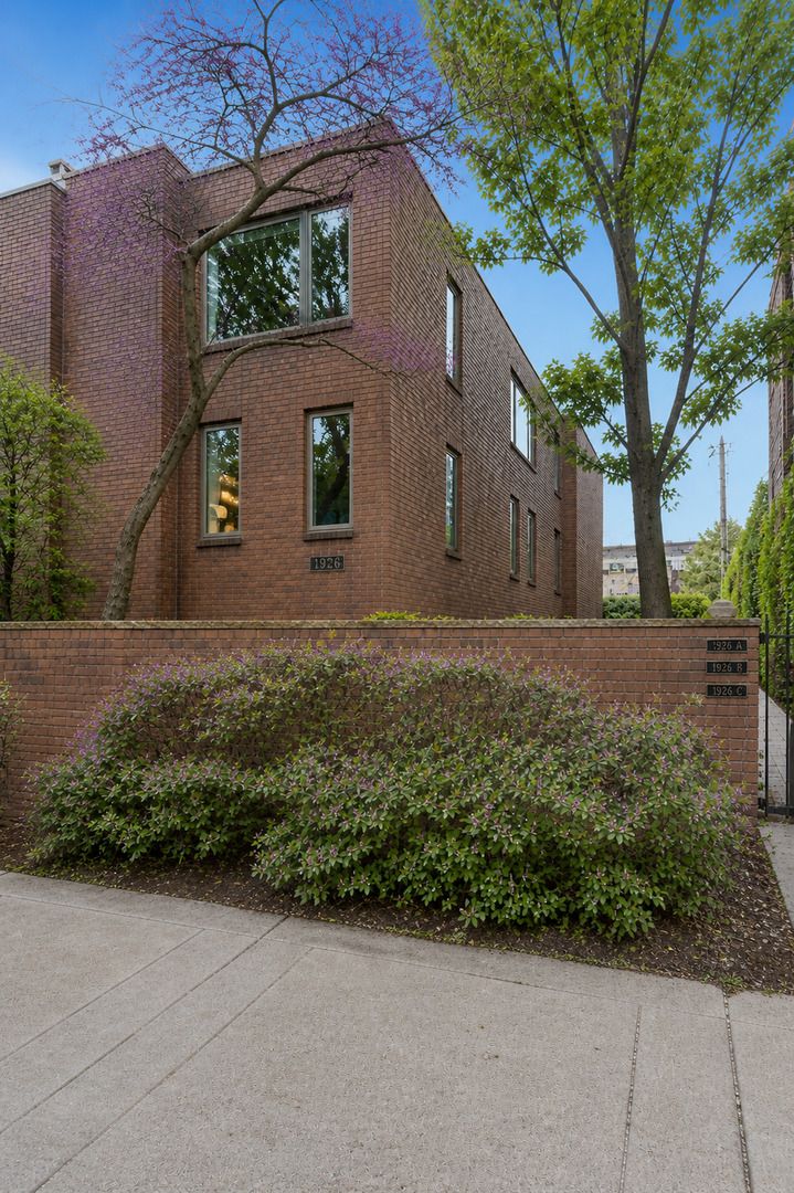 1926 MOHAWK Street, Chicago, IL 60614