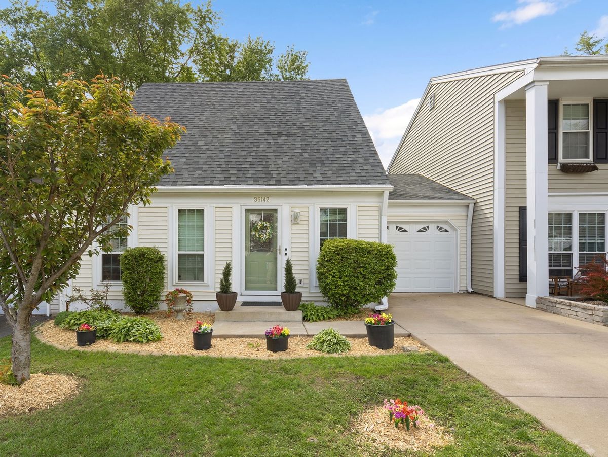 3S142 Birchwood Drive, Warrenville, IL 60555