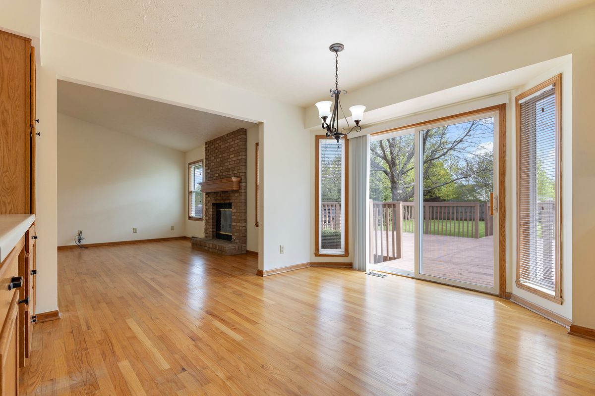 207 Sherman Lane, Poplar Grove, IL 61065