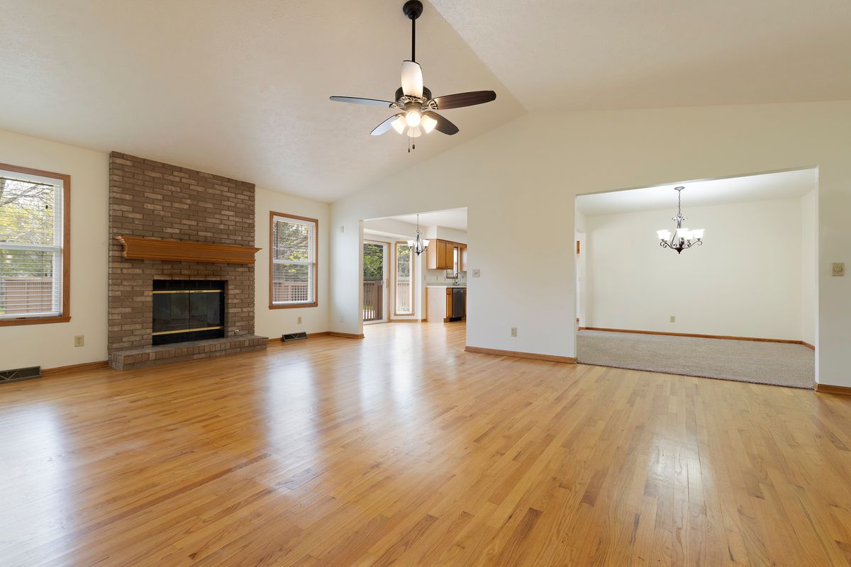 207 Sherman Lane, Poplar Grove, IL 61065