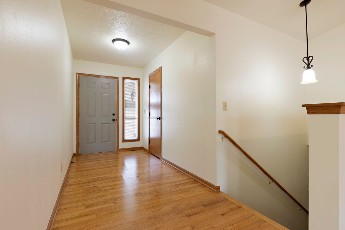 207 Sherman Lane, Poplar Grove, IL 61065