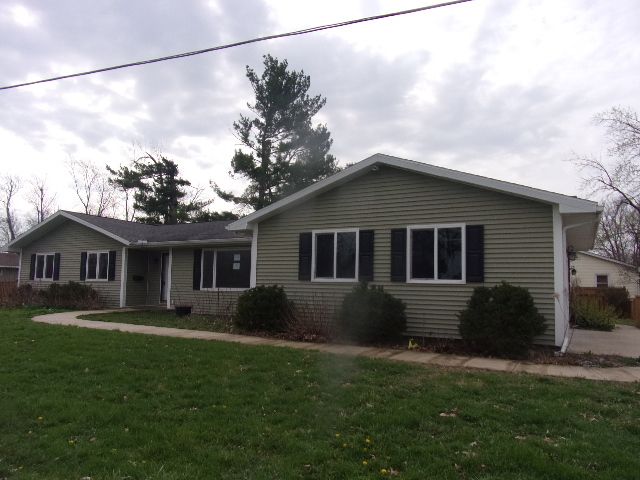 902 Richardson Street, Farmer City, IL 61842