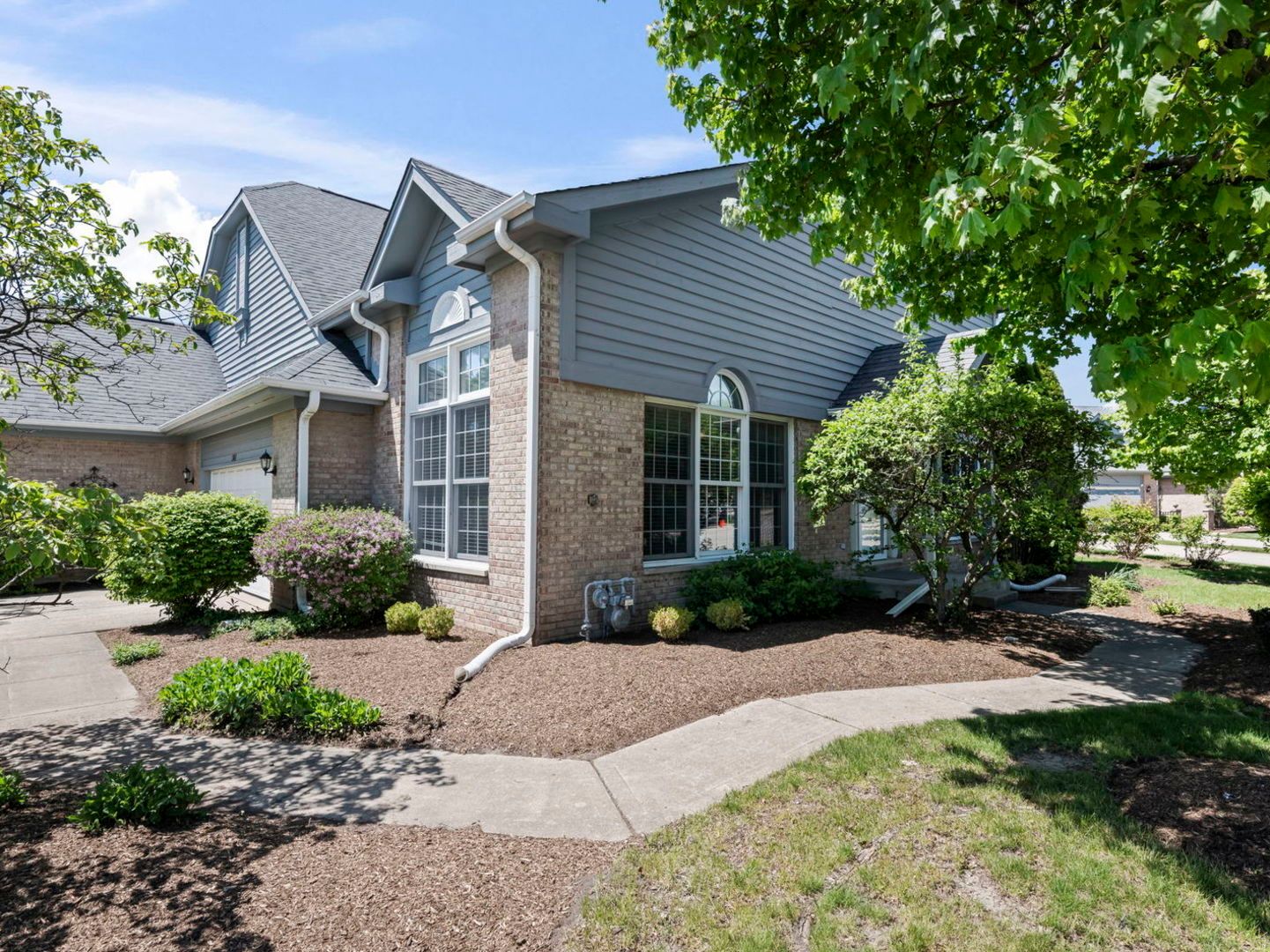 301 Lynwood Circle — Bloomingdale, IL 60108