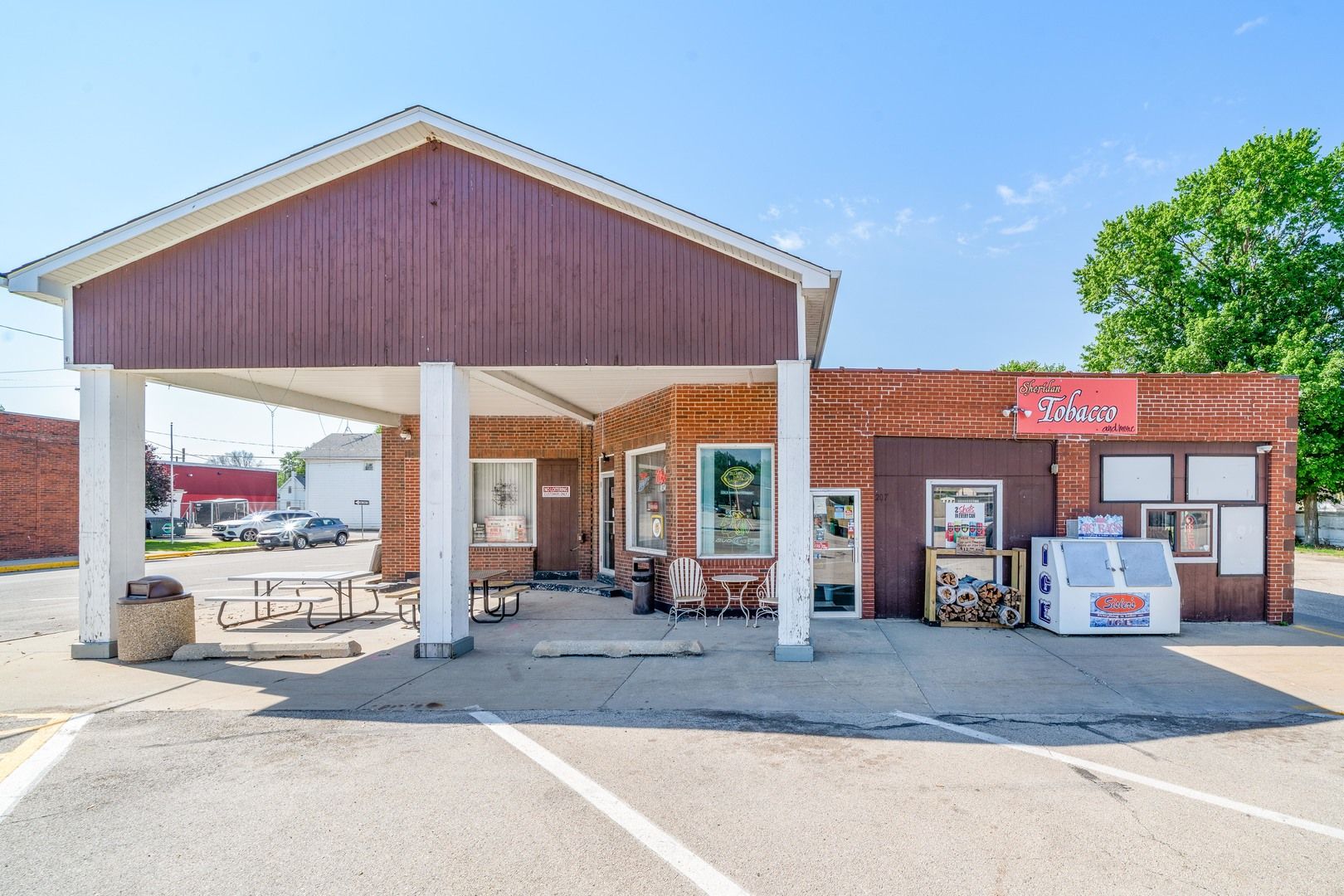 207 W Si Johnson Street — Sheridan, IL 60551