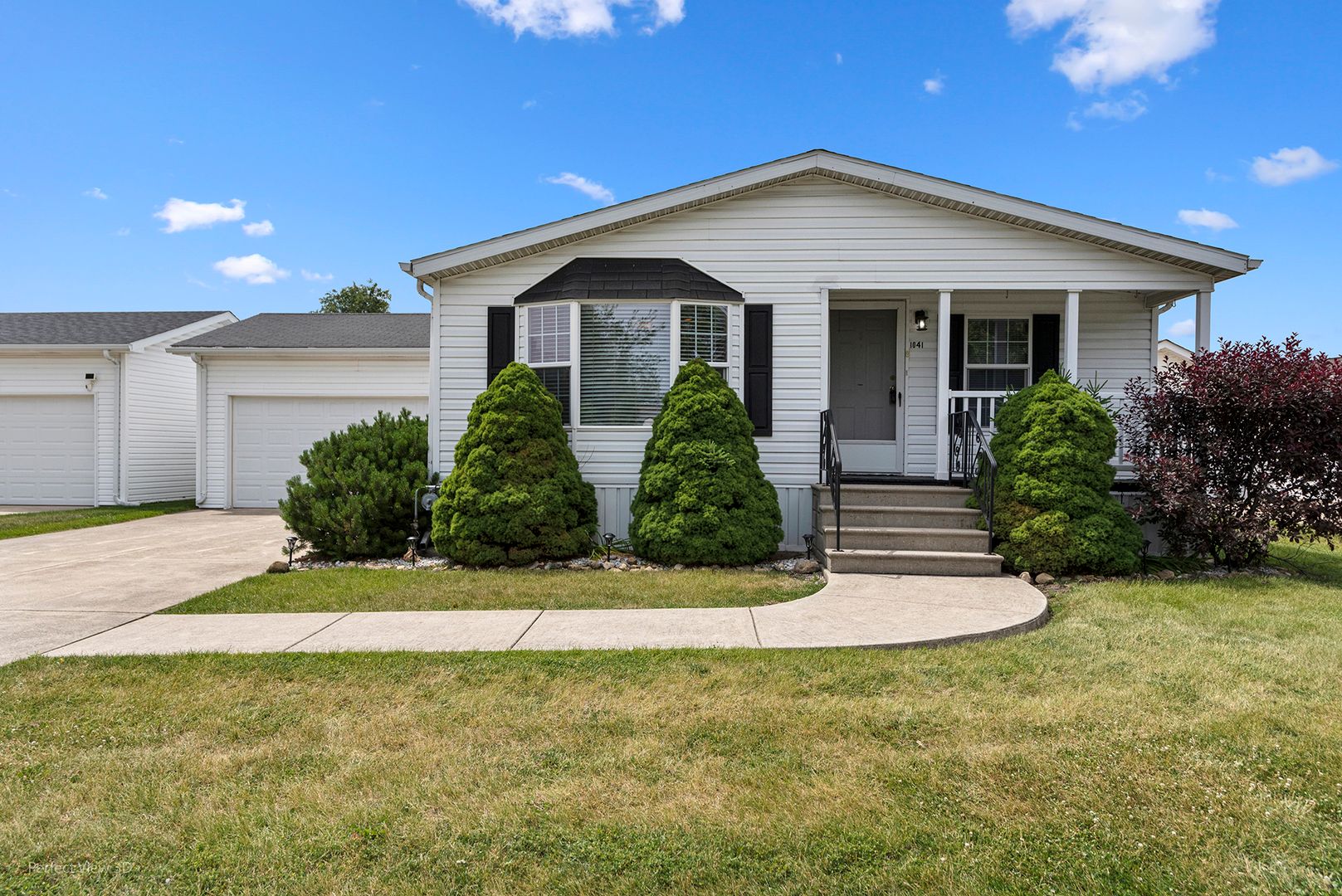 1041 ASPEN Drive — Manteno, IL 60950