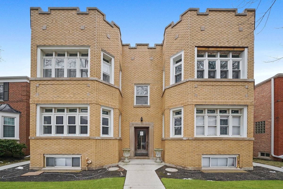 2737 Lunt Avenue #2W, Chicago, IL 60645