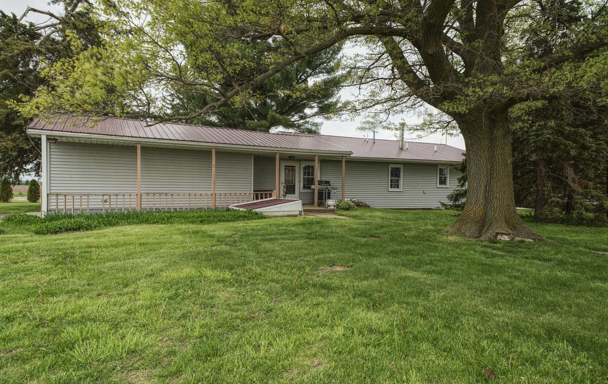 9896 Lincoln Road, Morrison, IL 61270