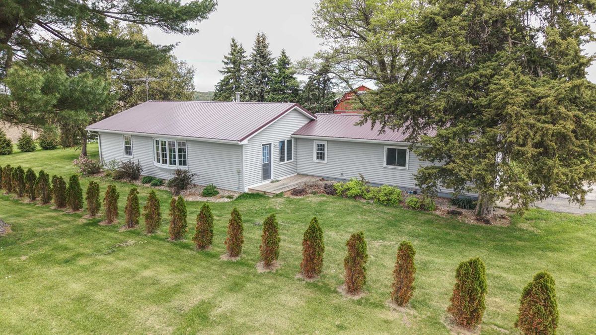 9896 Lincoln Road, Morrison, IL 61270
