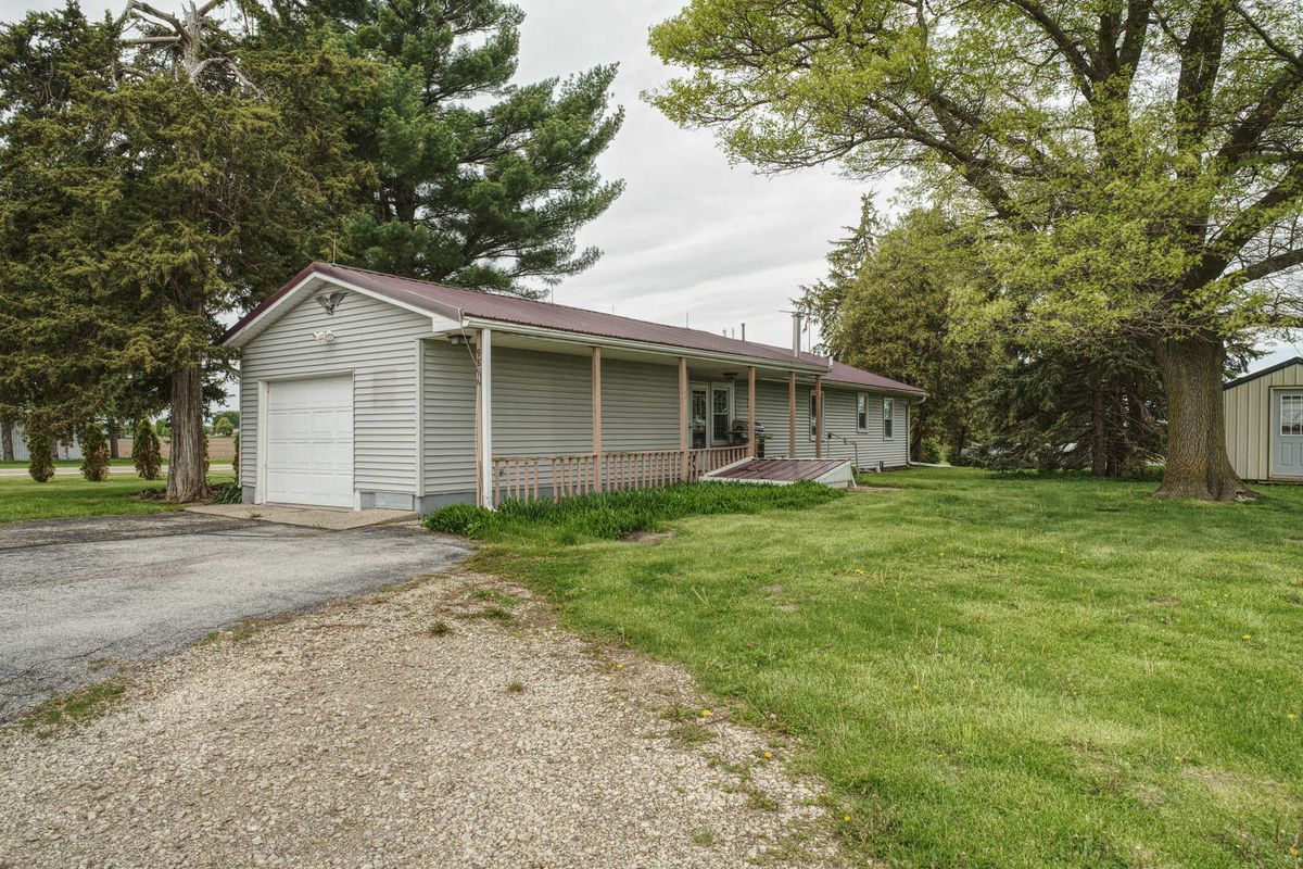 9896 Lincoln Road, Morrison, IL 61270