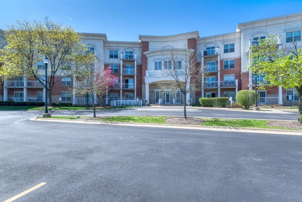 601 Rand Road, Arlington Heights, IL 60004