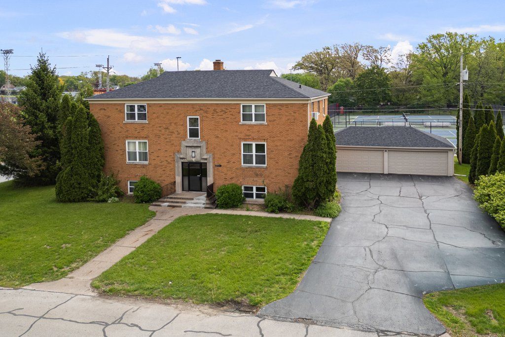 2505 15th Street, Rock Island, IL 61201