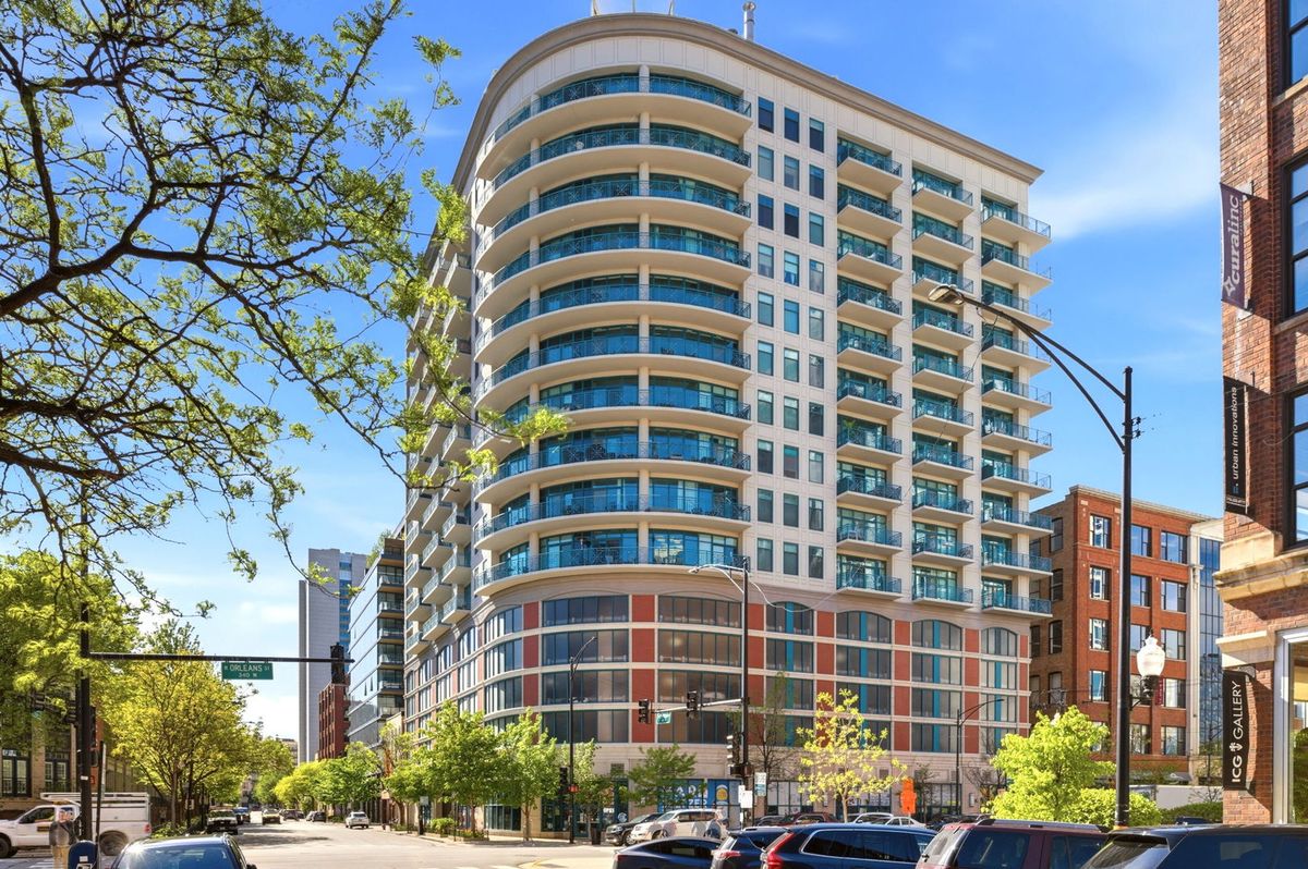 340 Superior Street, Chicago, IL 60654
