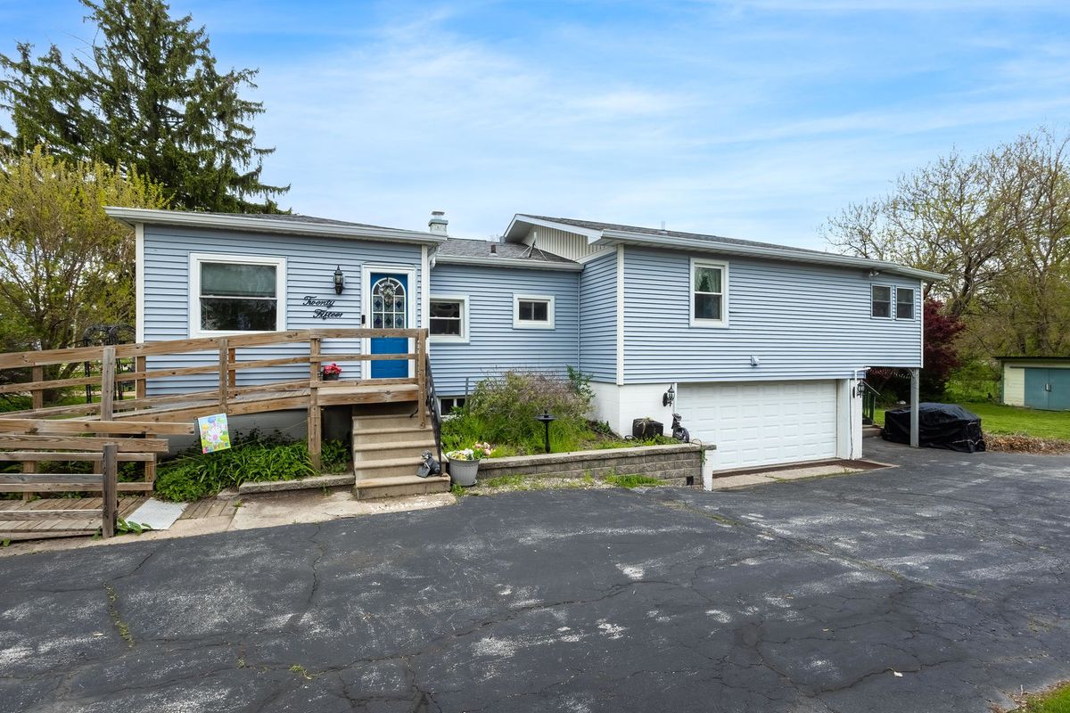 2015 Zenith Avenue, Davenport, IA 52804