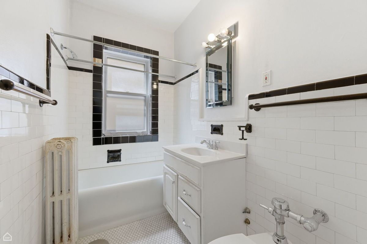 356 Ridge Avenue #6-1, Evanston, IL 60202