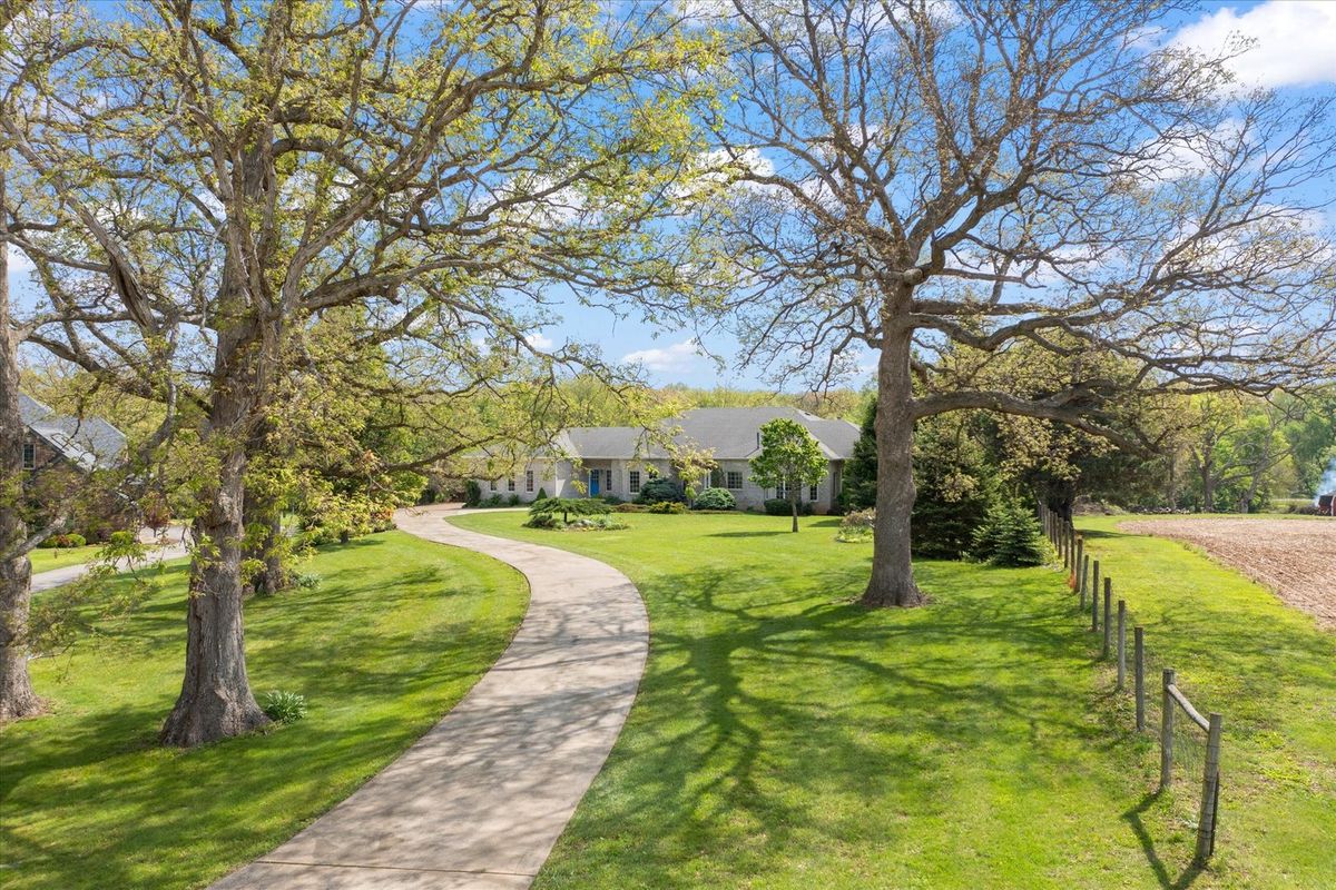 588 E County Road 2400, Dewey, IL 61840