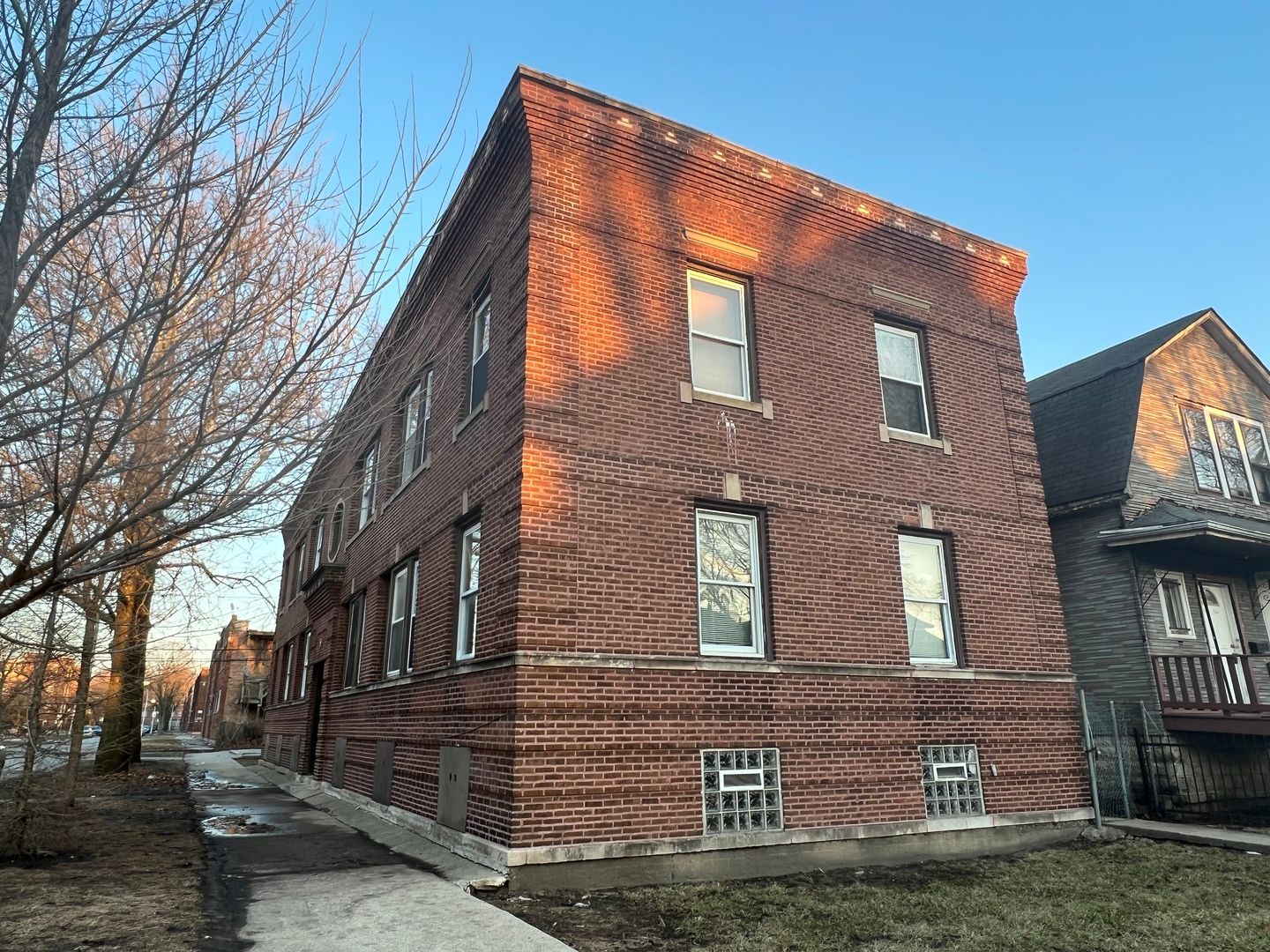 2707 E 78th Street #2W — Chicago, IL 60649