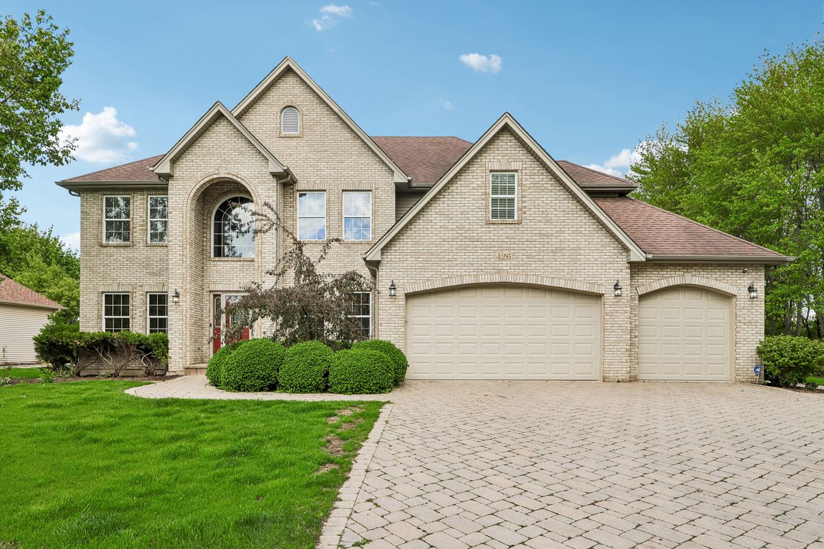 426 Heatherwood Drive, Oswego, IL 60543