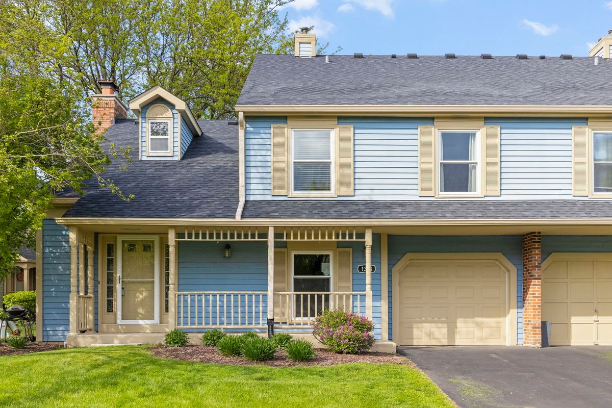 1353 Queensgreen Circle, Naperville, IL 60563