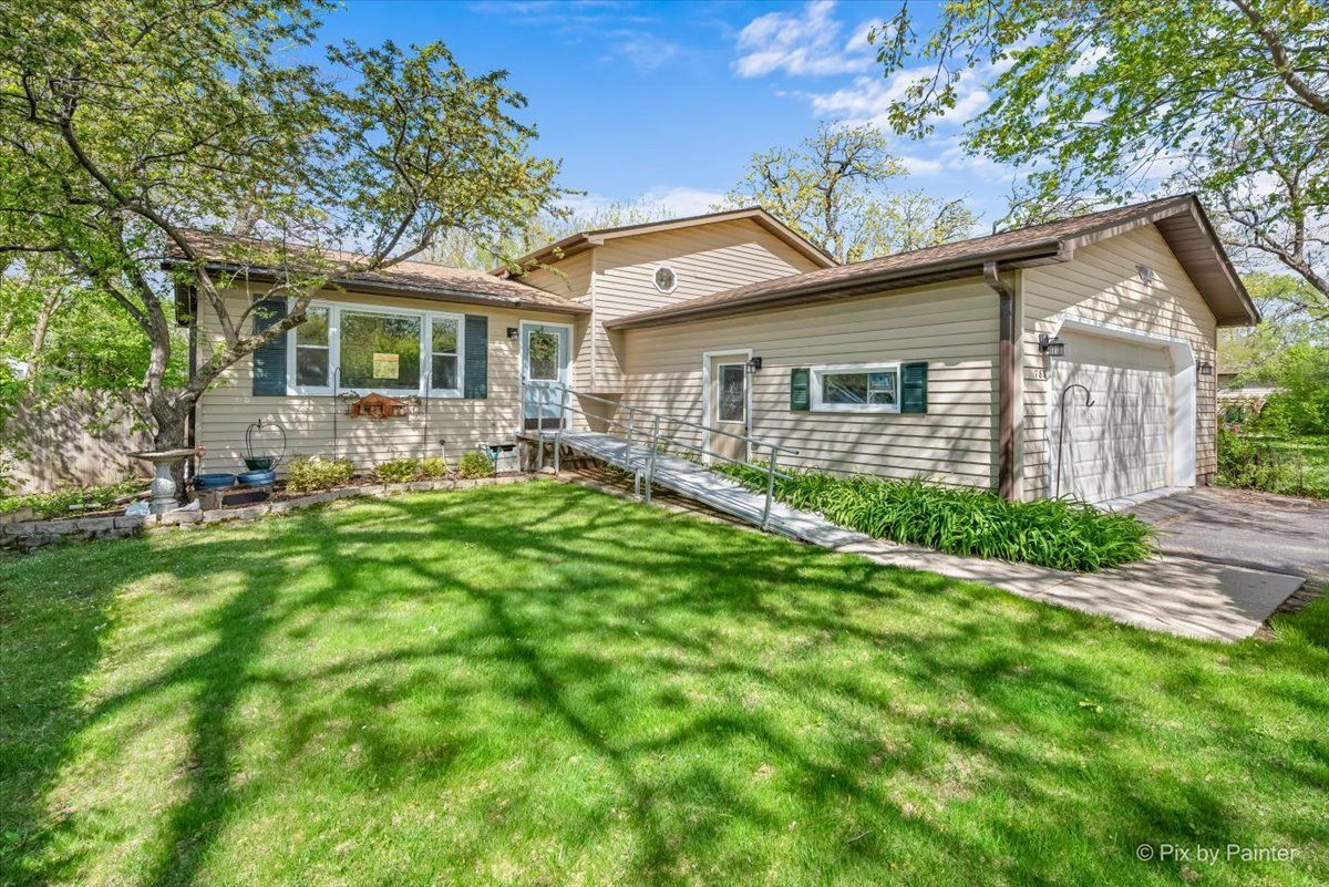 788 Hainesville Road, Round Lake, IL 60073