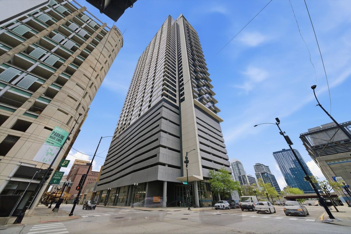 235 Van Buren Street, Chicago, IL 60607