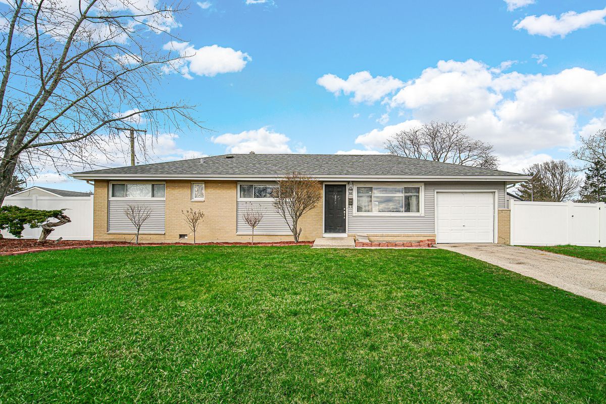 310 Maricopa Lane, Hoffman Estates, IL 60169