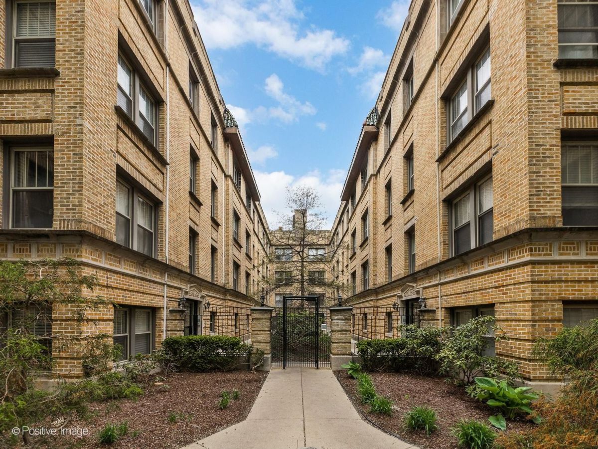 1364 Greenleaf Avenue, Chicago, IL 60626