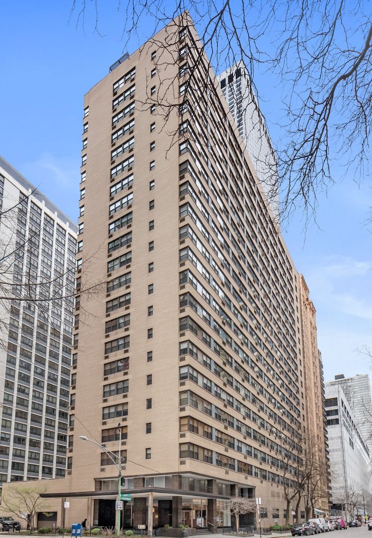 850 N DeWitt Place #7E — Chicago, IL 60611