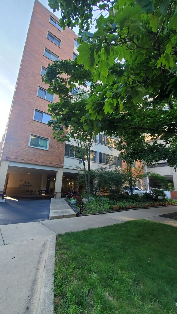 1516 Hinman Avenue, Evanston, IL 60201