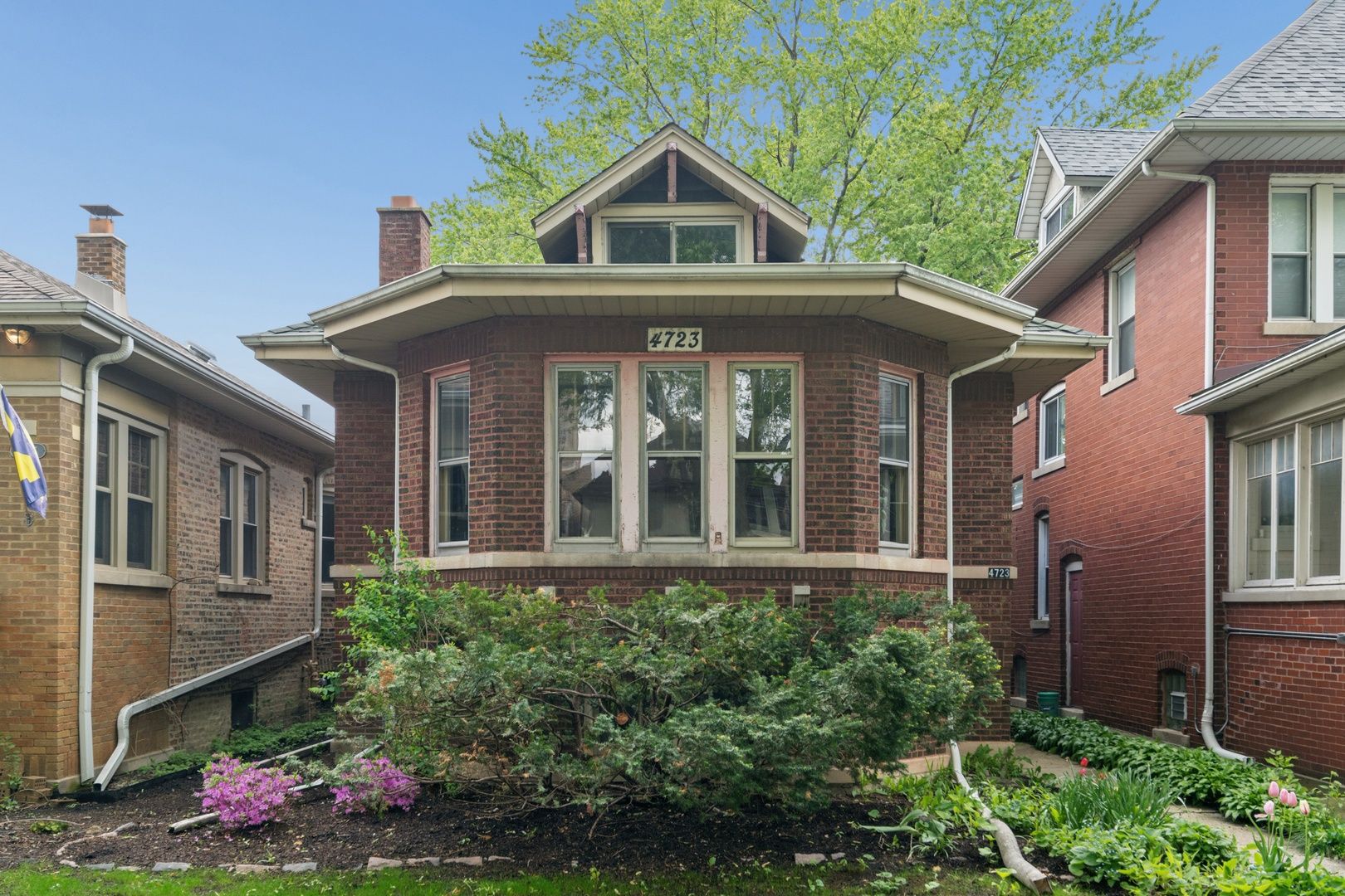 4723 N Sacramento Avenue — Chicago, IL 60625