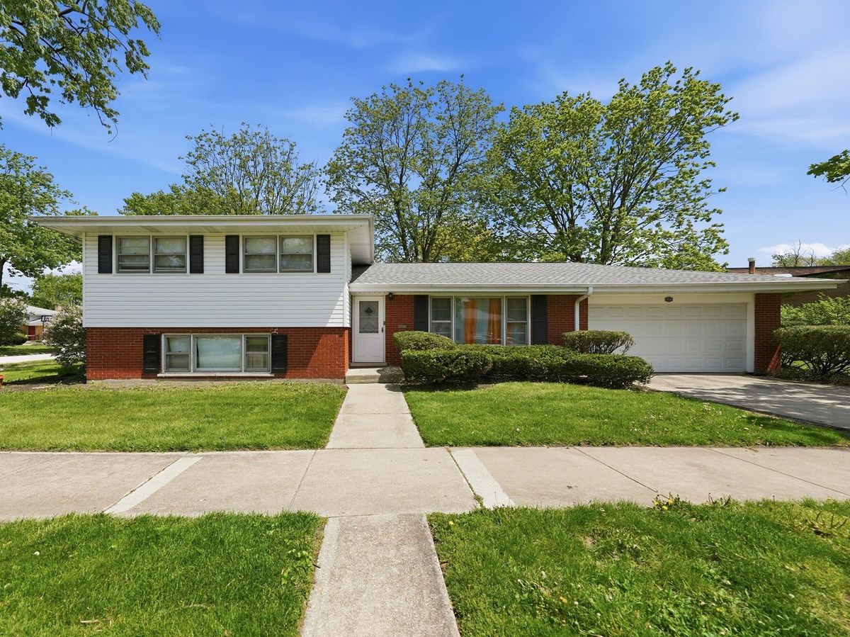 18345 Pierce Avenue, Homewood, IL 60430
