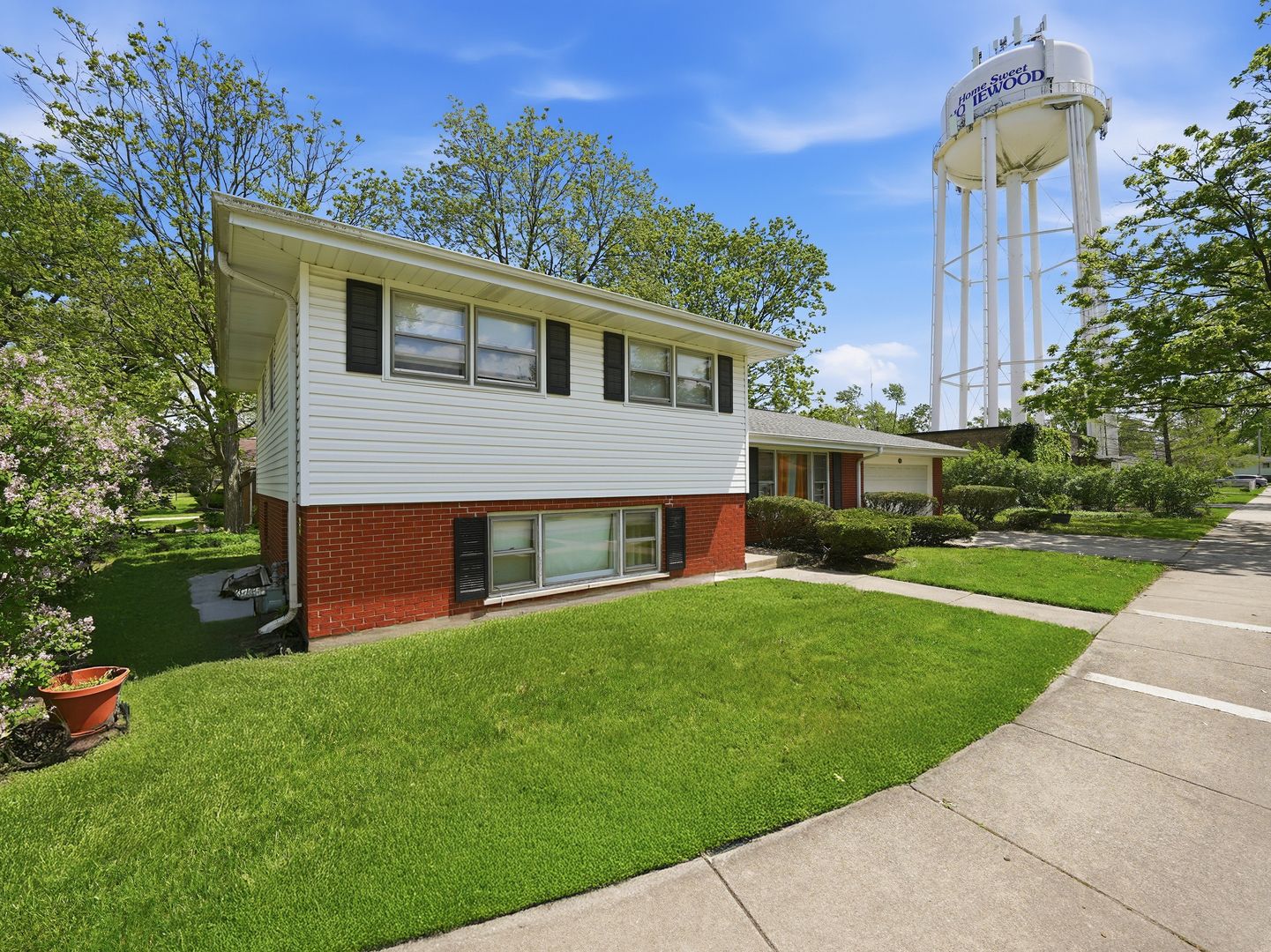 18345 Pierce Avenue — Homewood, IL 60430
