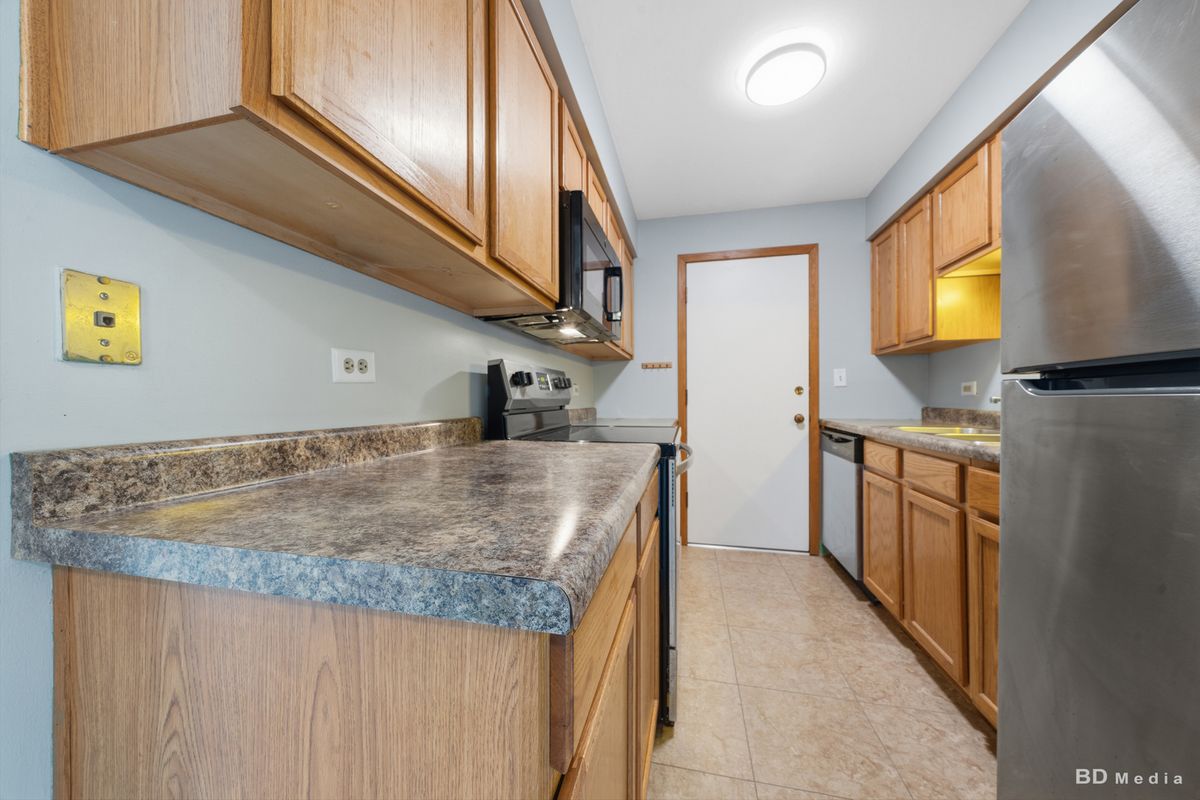 5701 129th Street #2D, Crestwood, IL 60418