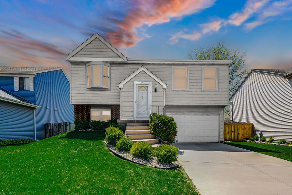 217 Atlantic Drive, Vernon Hills, IL 60061