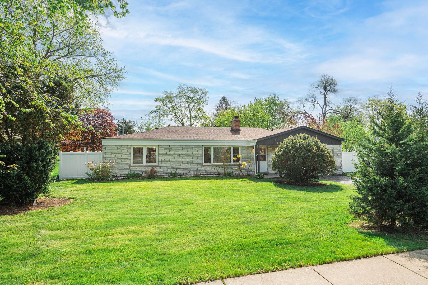 2307 N Arlington Heights Road — Arlington Heights, IL 60004