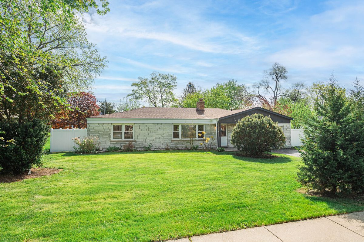 2307 Arlington Heights Road, Arlington Heights, IL 60004