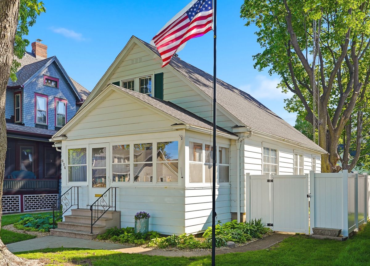 606 1st Avenue, Sterling, IL 61081