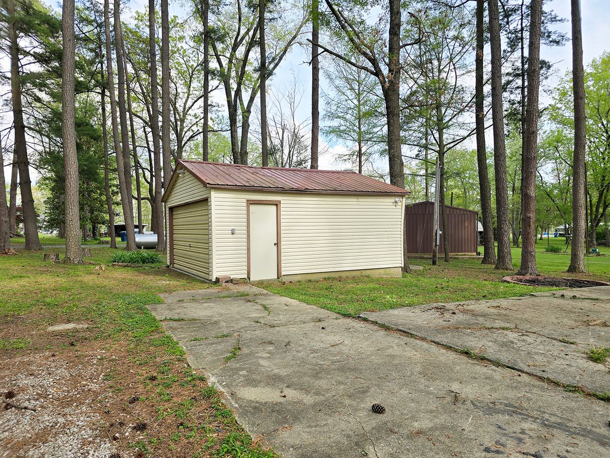 1831 Duck Lane, Centralia, IL 62801