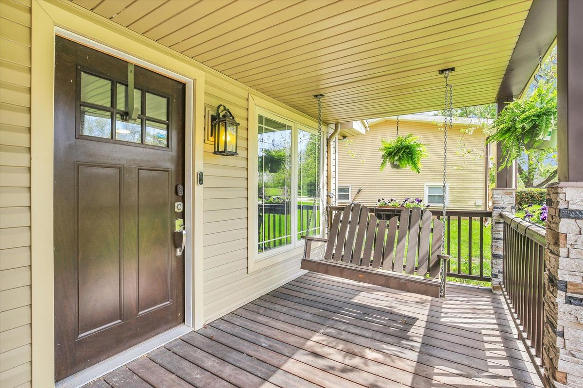 1004 S Division Street, Mahomet, IL 61853