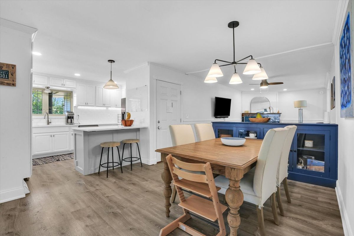 1004 S Division Street, Mahomet, IL 61853