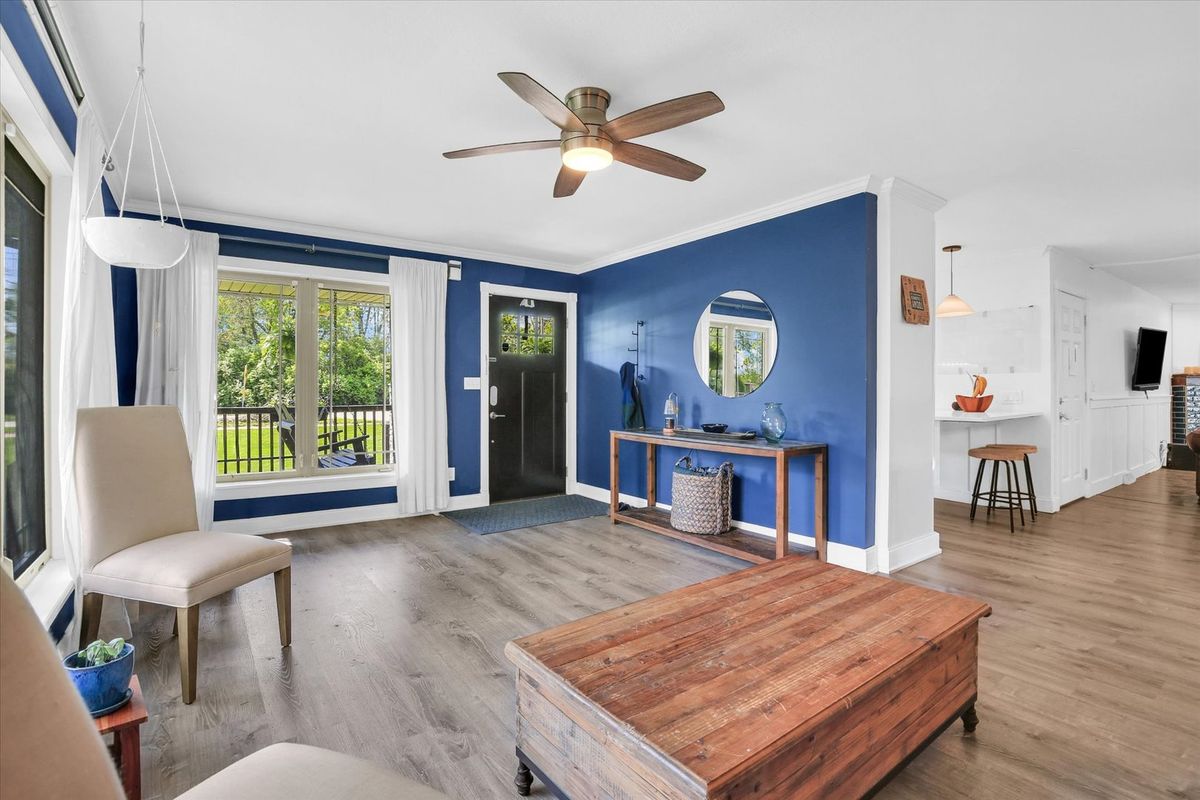 1004 S Division Street, Mahomet, IL 61853