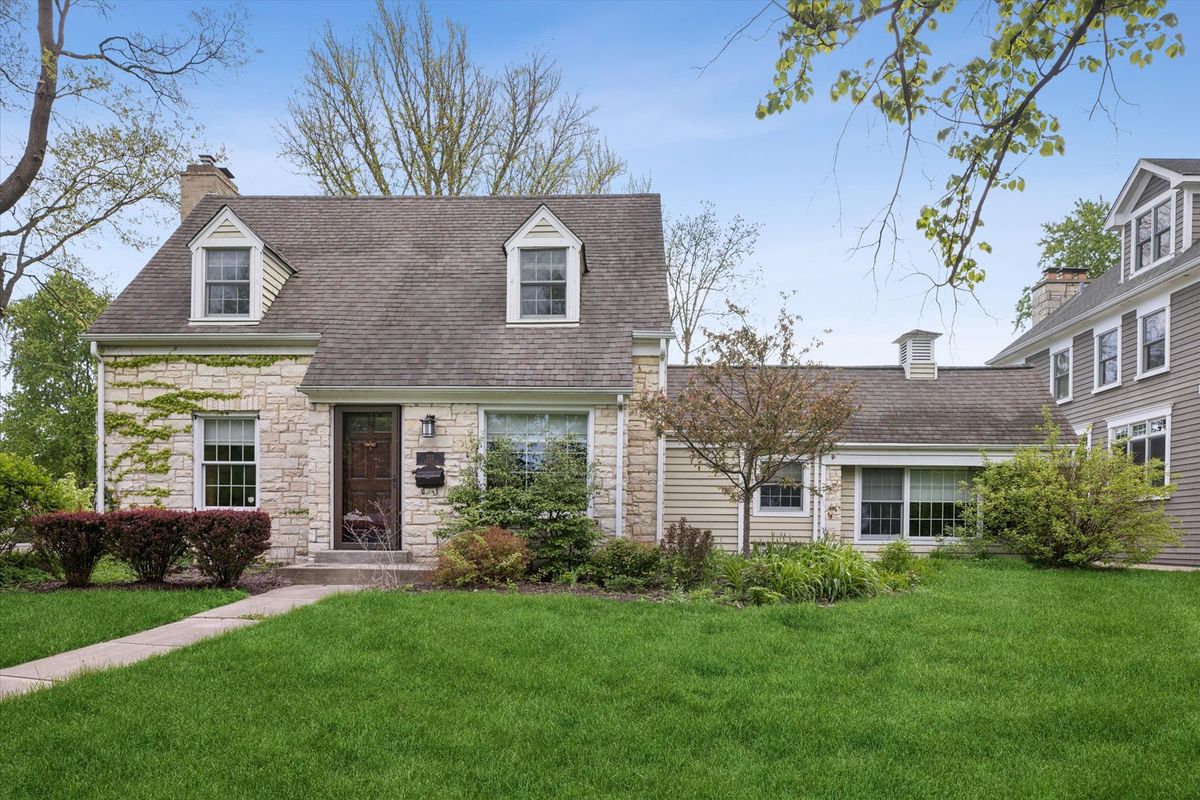 233 Prospect Avenue, Clarendon Hills, IL 60514