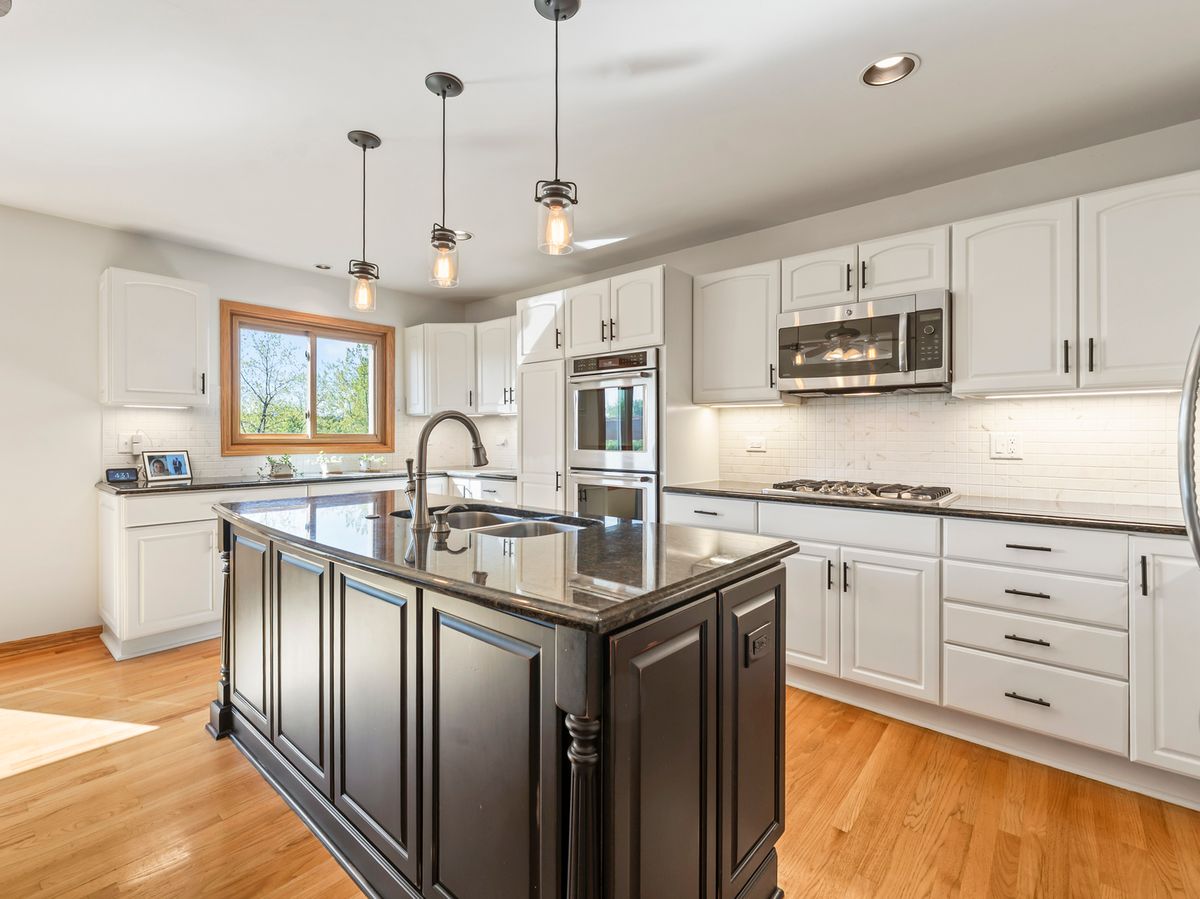 1432 Brahms Court, Bartlett, IL 60103