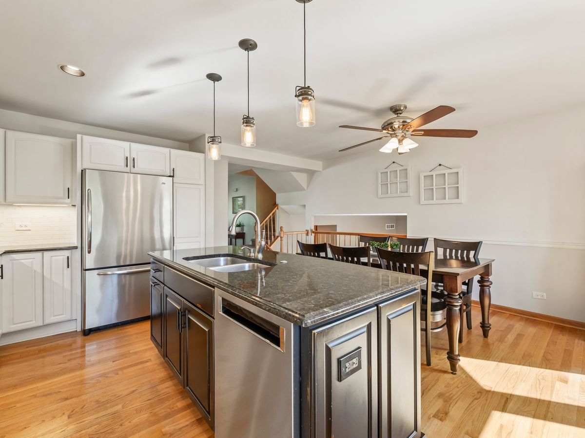 1432 Brahms Court, Bartlett, IL 60103