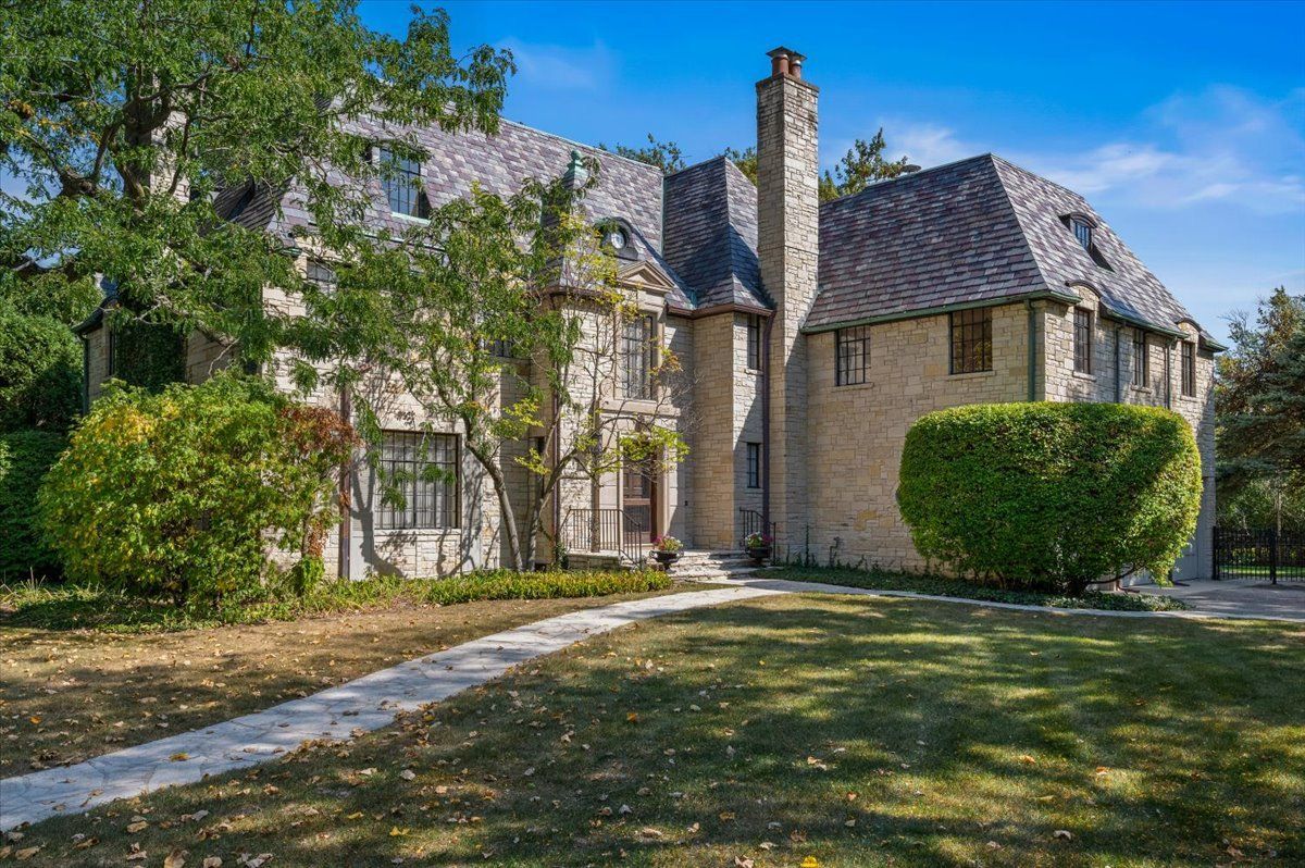 54 Kenilworth Avenue — Kenilworth, IL 60043