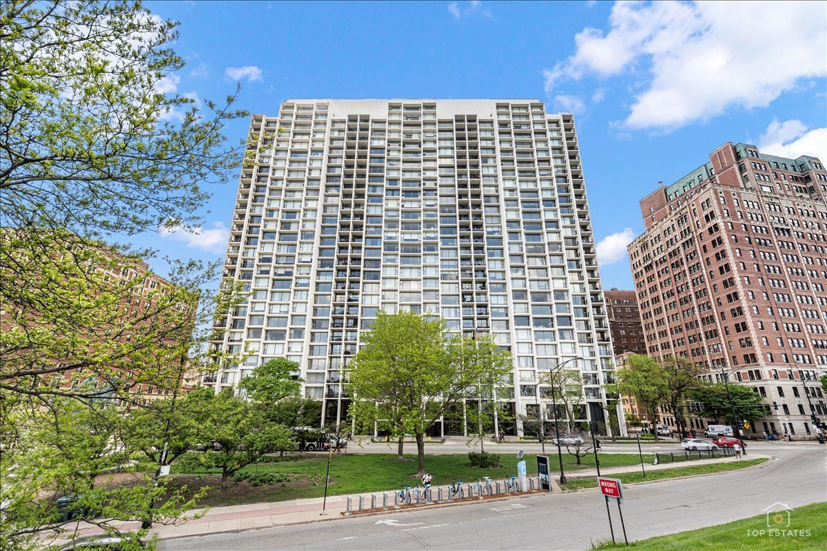 3200 Lake Shore Drive, Chicago, IL 60657