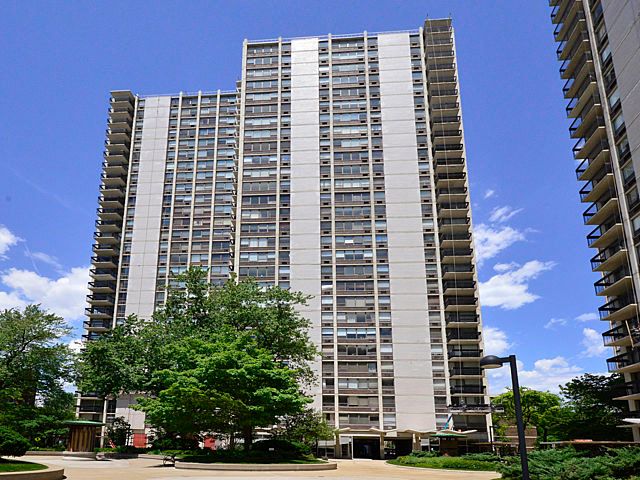 1460 Sandburg Terrace, Chicago, IL 60610